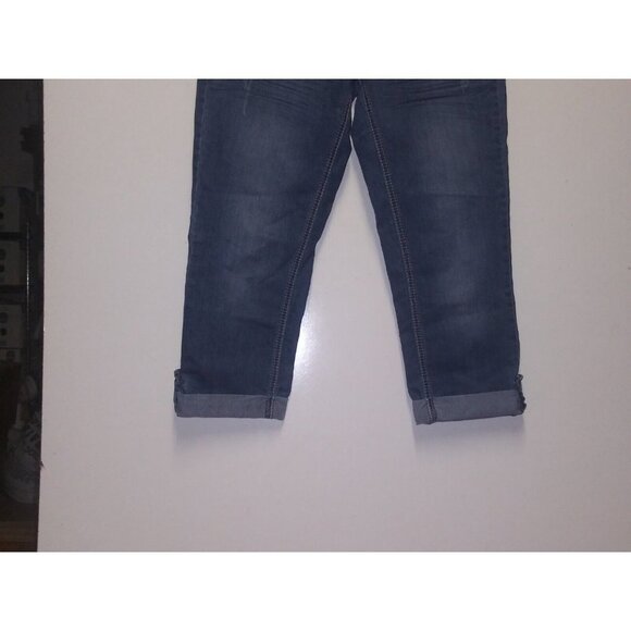 YMI Women's Denim Capri Jeans Sz 5 Dark Distressed Stretch embroidered pockets - Picture 9 of 10